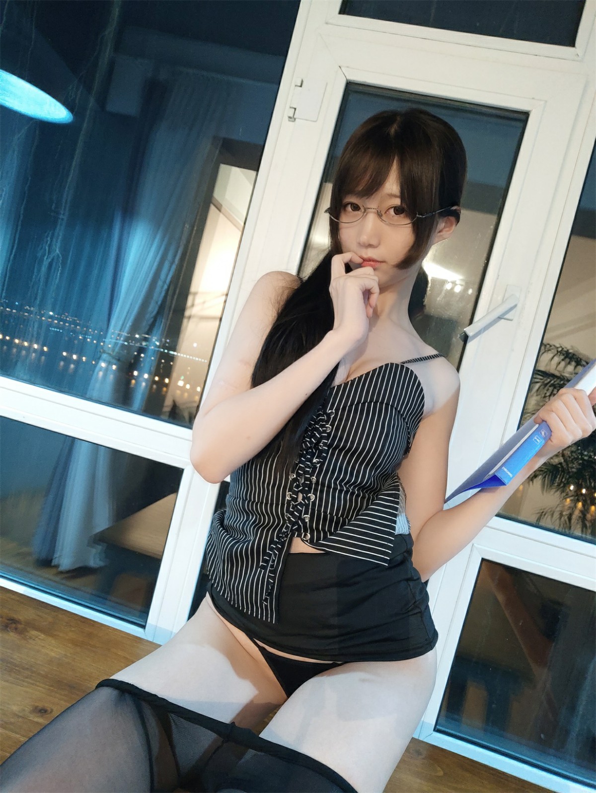 [Cosplay]NAGISA魔物喵–自摄系列 NO.001 专属秘书 – COSPLAY