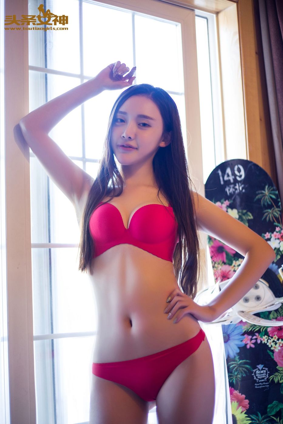 头条女神崔昭妍雪屋红色内衣性感身材室内私房写真-御萝部落