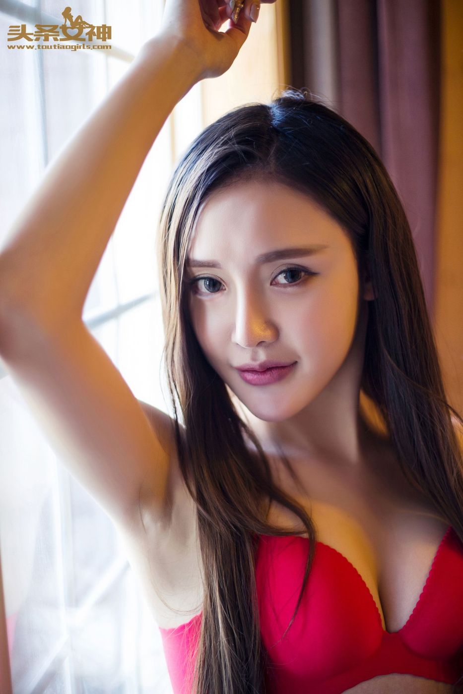 头条女神崔昭妍雪屋红色内衣性感身材室内私房写真-御萝部落