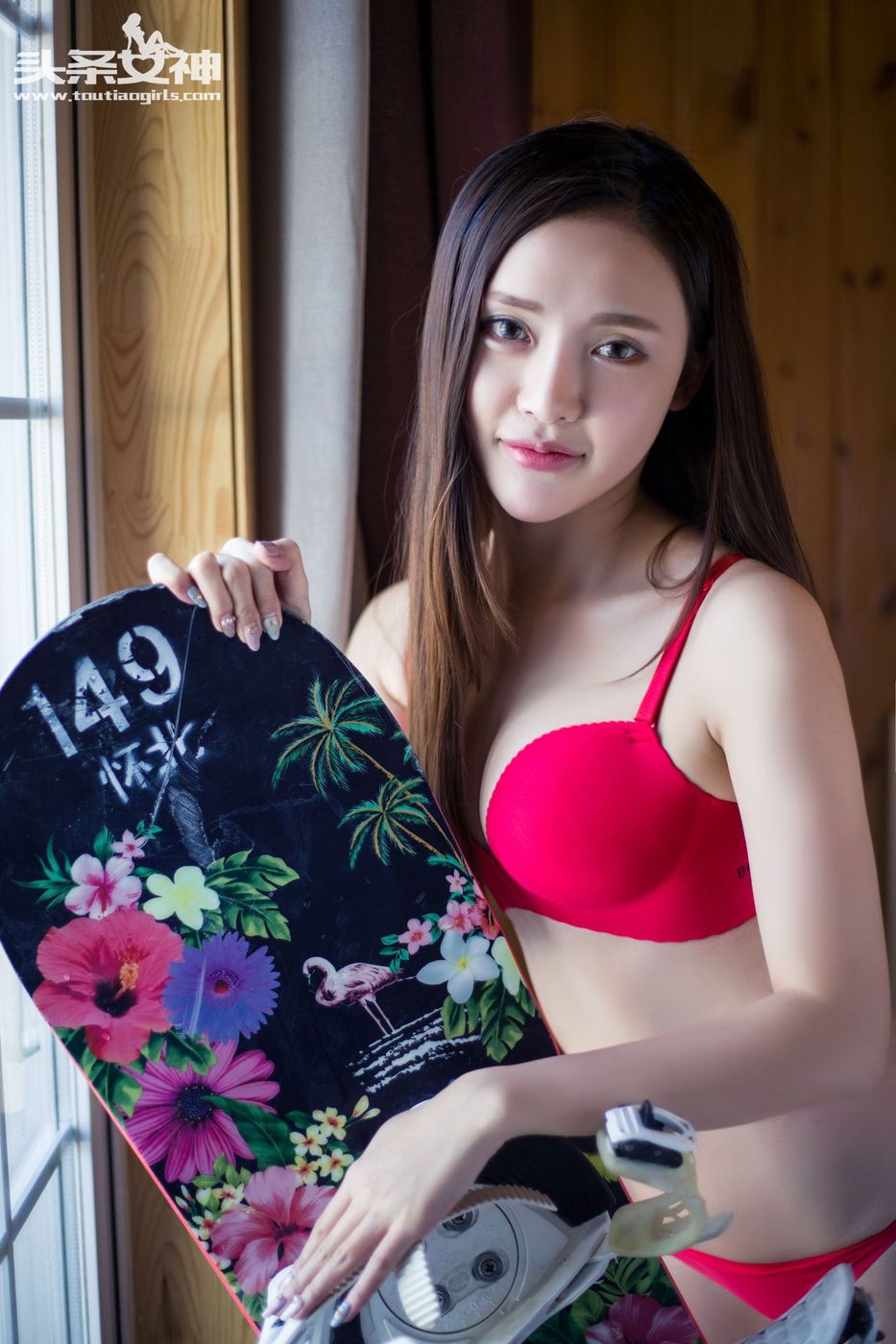 头条女神崔昭妍雪屋红色内衣性感身材室内私房写真-御萝部落