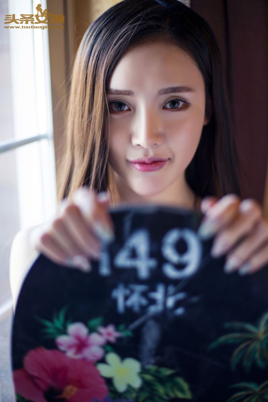头条女神崔昭妍雪屋红色内衣性感身材室内私房写真-御萝部落