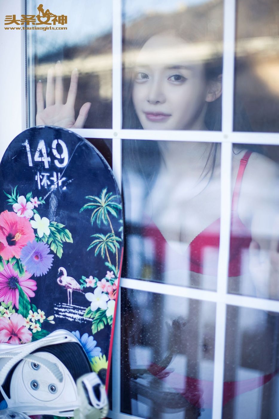 头条女神崔昭妍雪屋红色内衣性感身材室内私房写真-御萝部落