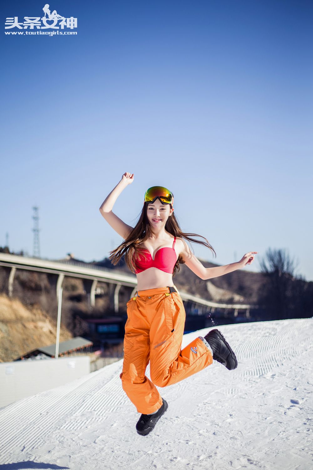 头条女神崔昭妍雪地坚挺美胸性感身材内衣诱惑写真-御萝部落