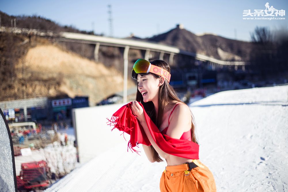 头条女神崔昭妍雪地坚挺美胸性感身材内衣诱惑写真-御萝部落