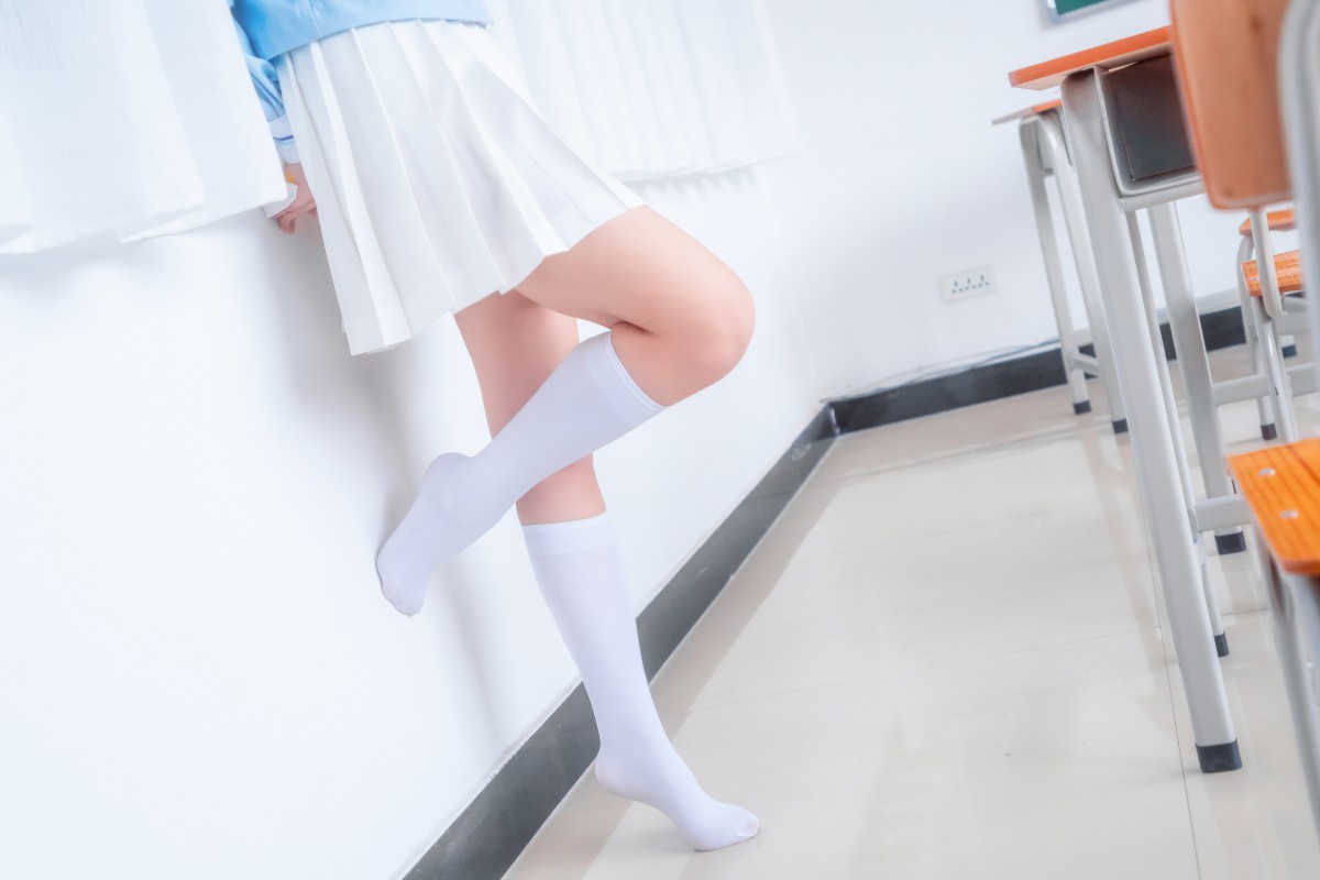 [喵糖映画]VOL.009 小黄鸭与白丝 – COSPLAY