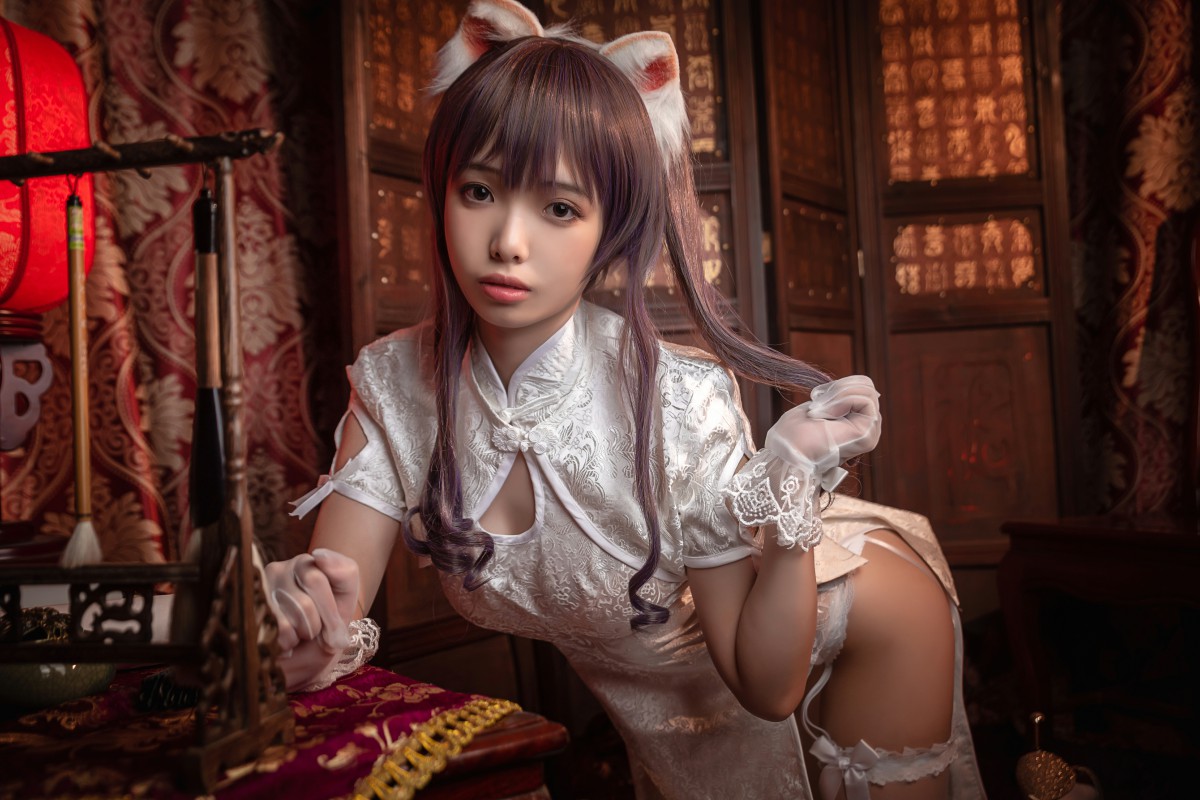 [Cosplay]雯妹不讲道理 – 旗袍白丝吊带袜 – COSPLAY
