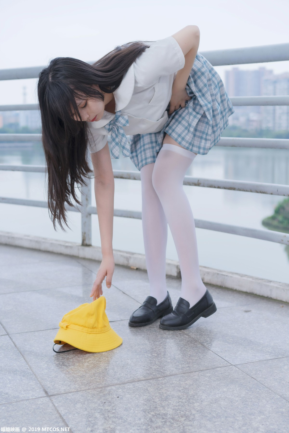 [喵糖映画]VOL.015 半度度度喵 白丝格子裙 – COSPLAY