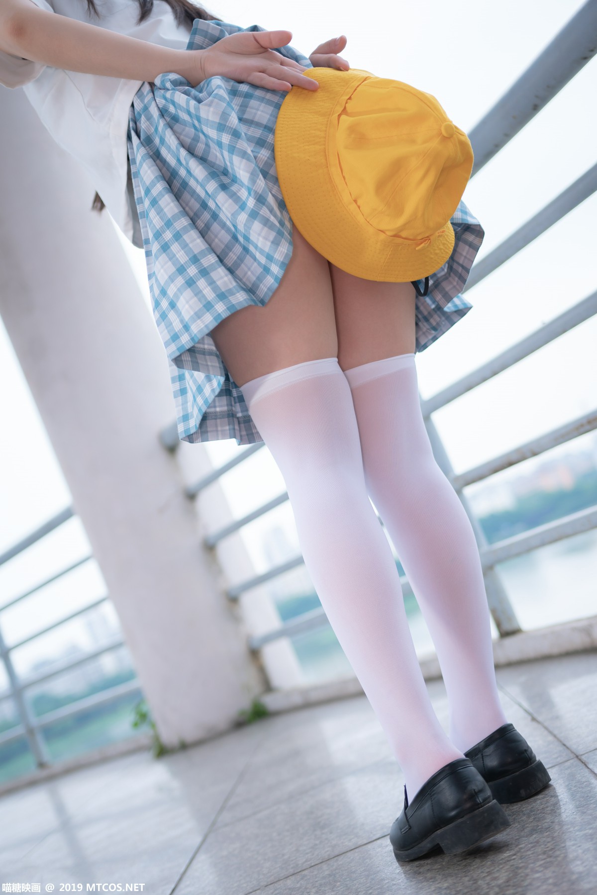 [喵糖映画]VOL.015 半度度度喵 白丝格子裙 – COSPLAY
