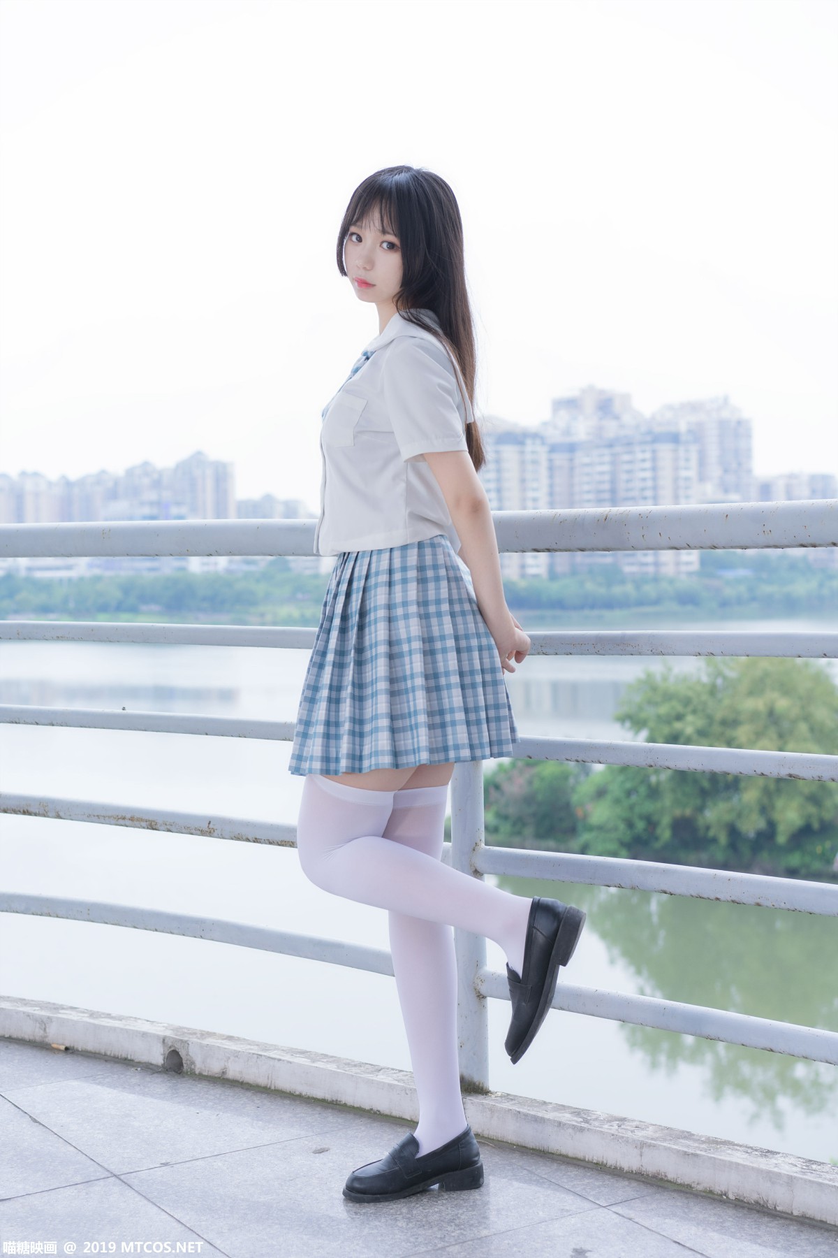 [喵糖映画]VOL.015 半度度度喵 白丝格子裙 – COSPLAY