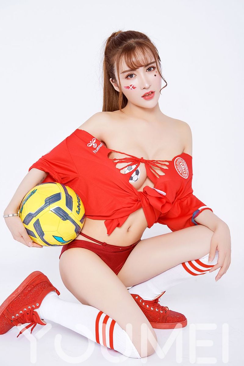YOUMEI尤美足球宝贝大萱萱修长美腿诱惑翘臀球场魅力写真-御萝部落