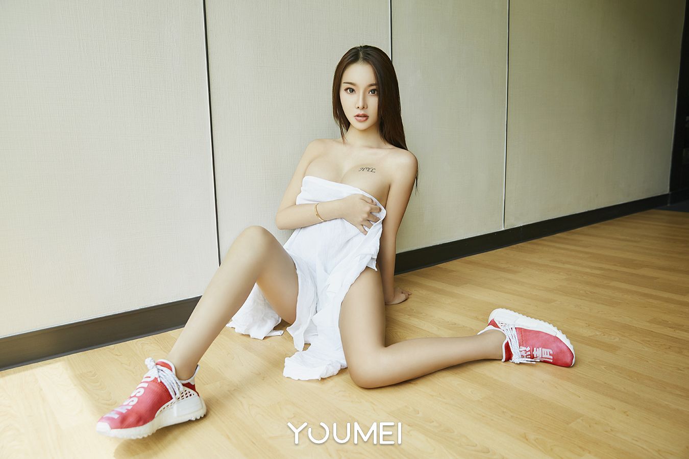 YOUMEI尤美运动美女陈圆圆健身房惹火娇躯内衣诱惑写真-御萝部落