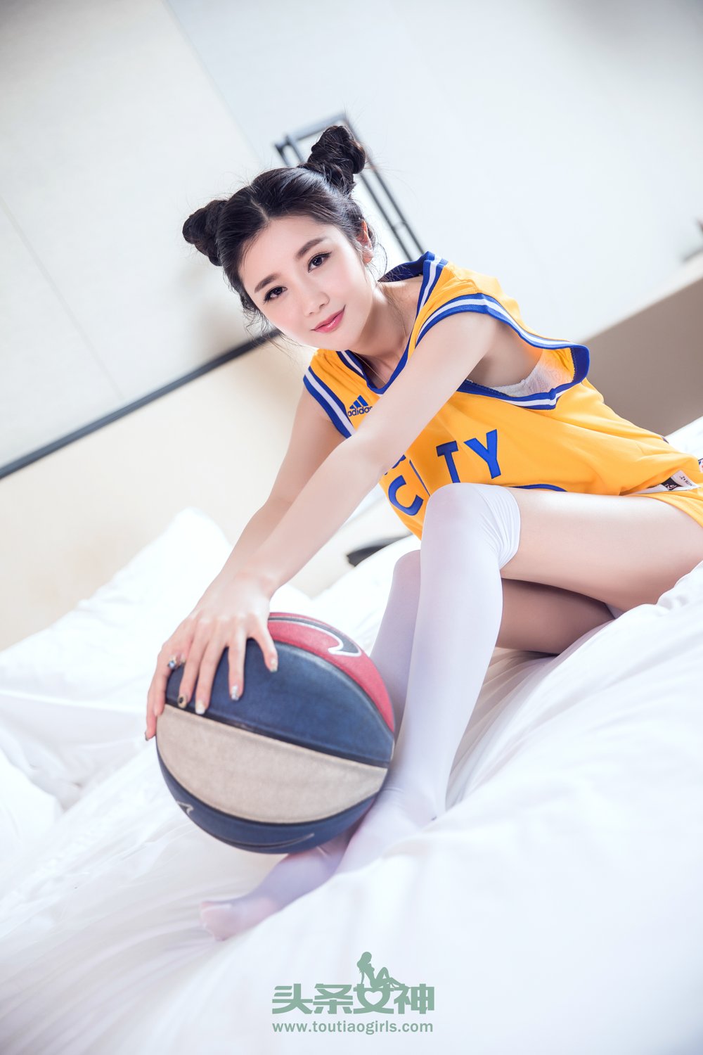 头条女神篮球宝贝苏凉库司令极品身材修长美腿私房写真-御萝部落