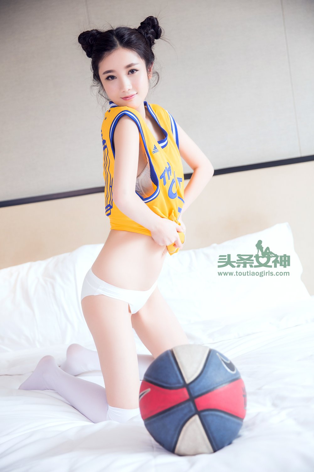 头条女神篮球宝贝苏凉库司令极品身材修长美腿私房写真-御萝部落