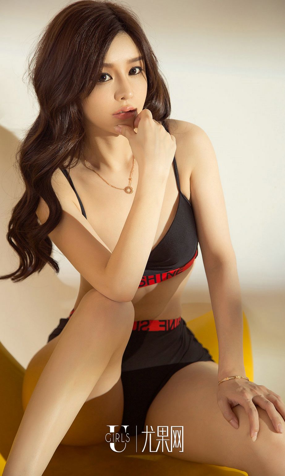 尤果网足球宝贝纯小希内衣诱惑超短热裤极品身材街拍-御萝部落