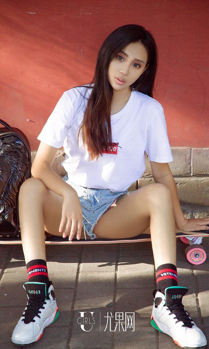 尤果网运动女神尤菲儿美式橄榄球酷劲儿火热撩人美图-御萝部落