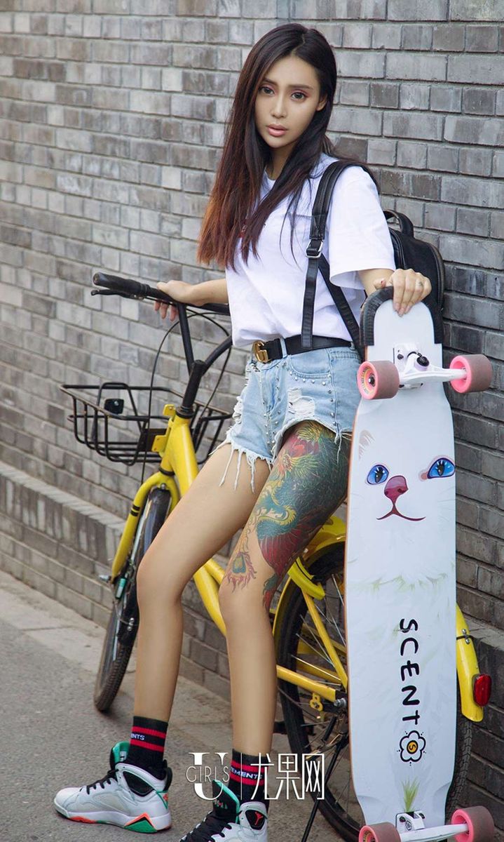 尤果网运动女神尤菲儿美式橄榄球酷劲儿火热撩人美图-御萝部落