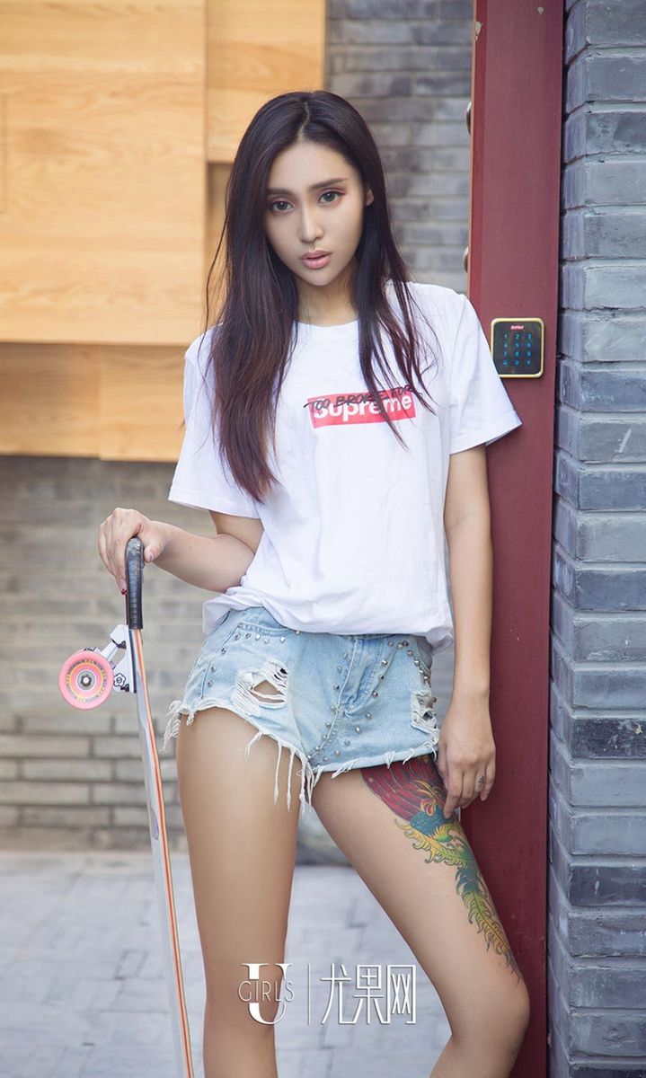 尤果网运动女神尤菲儿美式橄榄球酷劲儿火热撩人美图-御萝部落
