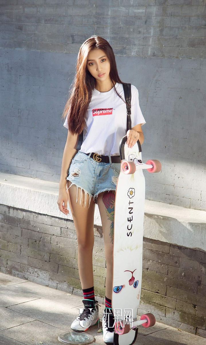 尤果网运动女神尤菲儿美式橄榄球酷劲儿火热撩人美图-御萝部落