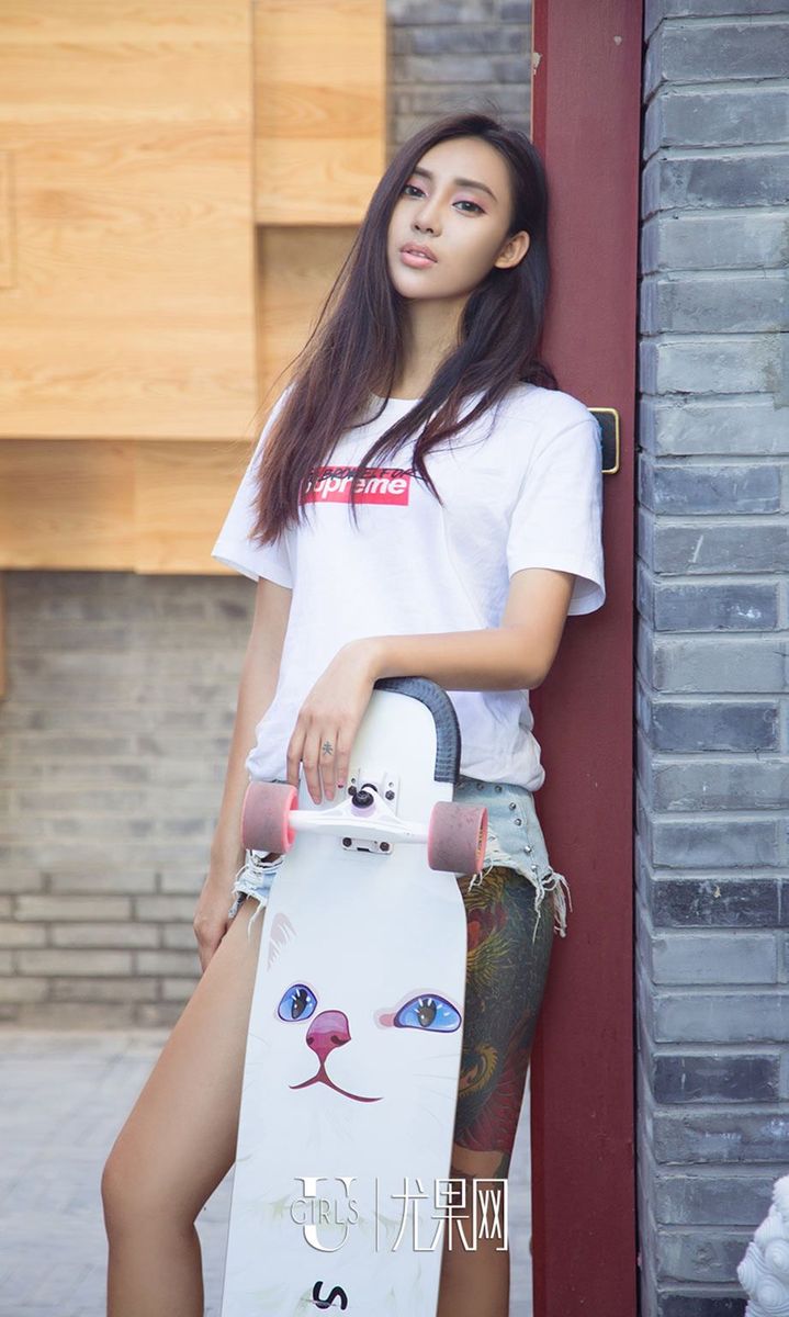 尤果网运动女神尤菲儿美式橄榄球酷劲儿火热撩人美图-御萝部落