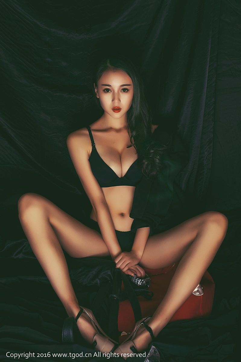 推女神足球宝贝赵小米Kitty白皙爆乳极品身材怦然心动套图-御萝部落