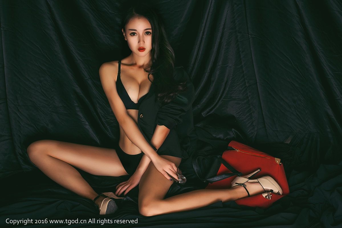 推女神足球宝贝赵小米Kitty白皙爆乳极品身材怦然心动套图-御萝部落
