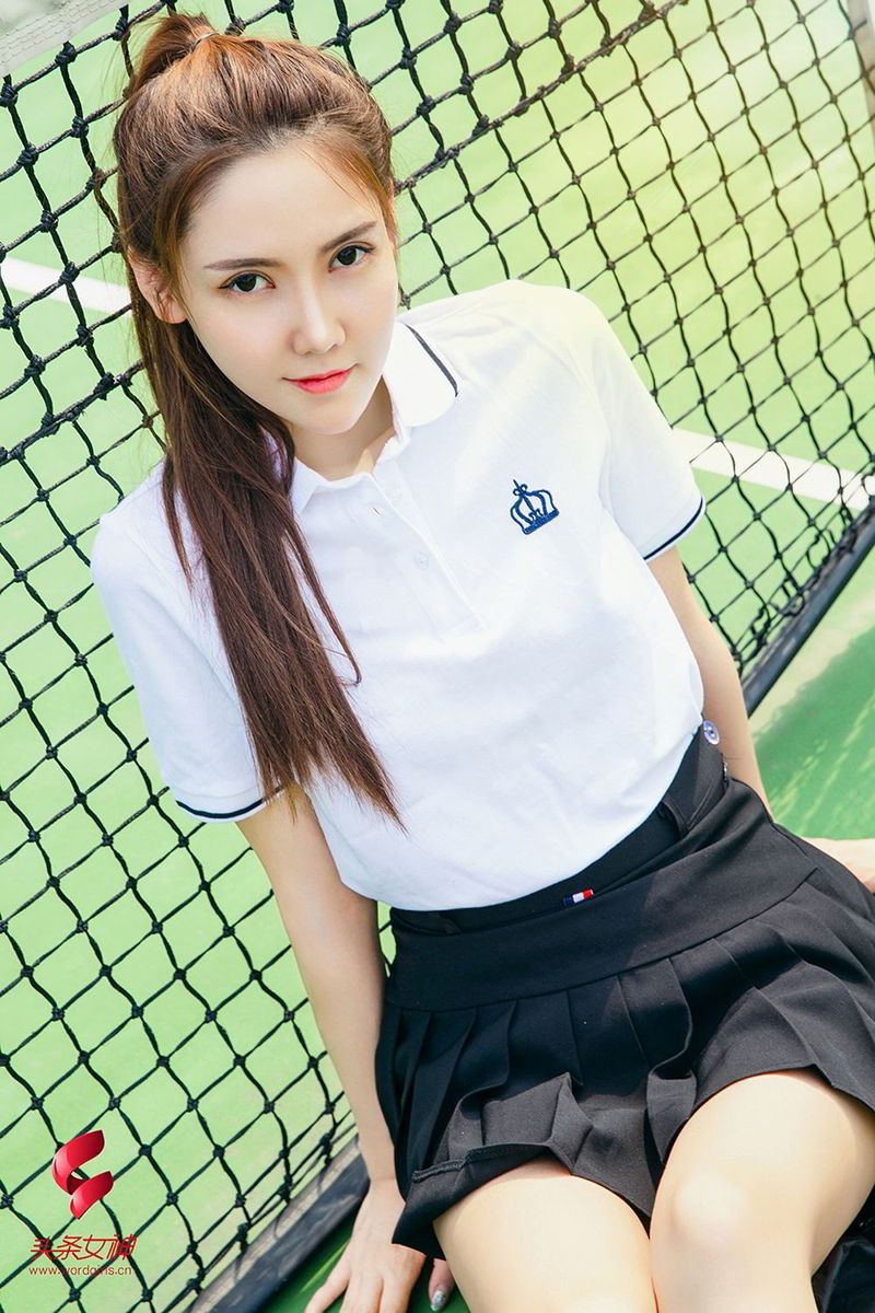 头条女神网球美少女冯雪娇SIR性感超短裙修长美腿户外写真-御萝部落