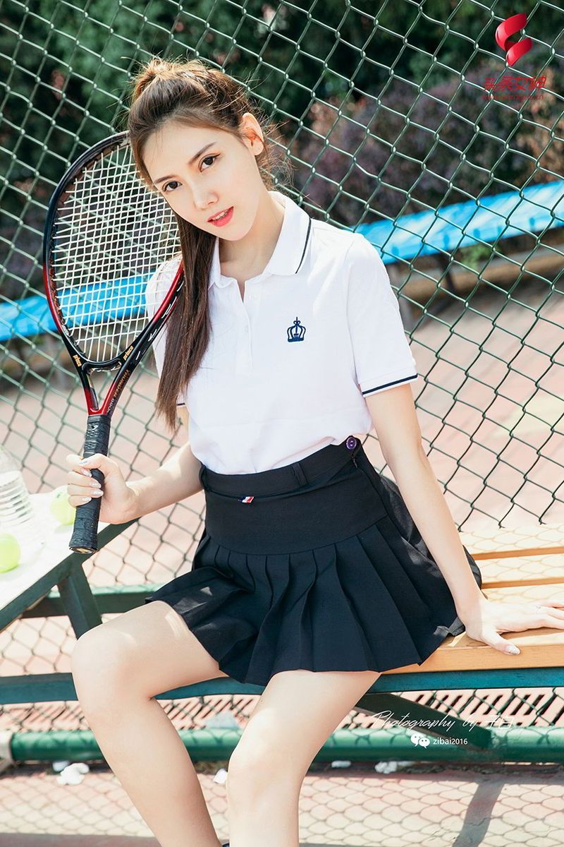 头条女神网球美少女冯雪娇SIR性感超短裙修长美腿户外写真-御萝部落