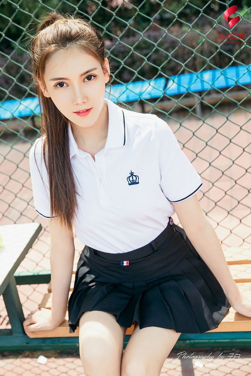 头条女神网球美少女冯雪娇SIR性感超短裙修长美腿户外写真-御萝部落