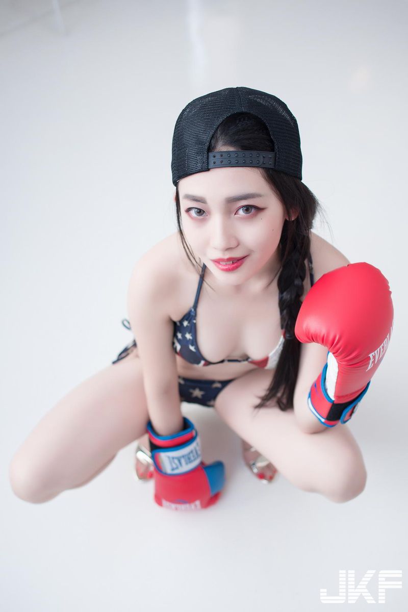 JKF台湾拳击宝贝夏暮光白皙肌肤比基尼修长美腿性感写真-御萝部落