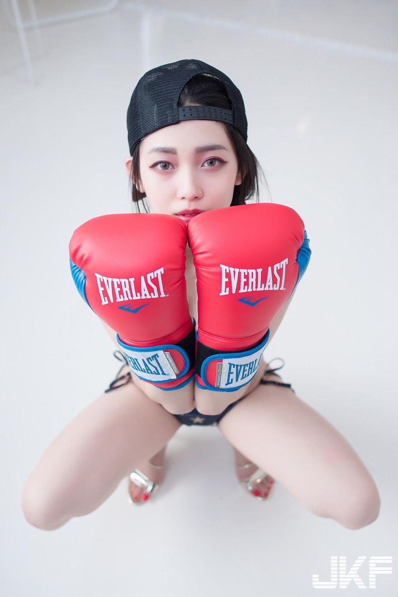 JKF台湾拳击宝贝夏暮光白皙肌肤比基尼修长美腿性感写真-御萝部落