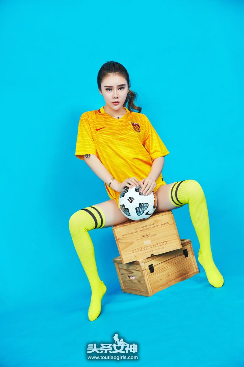 头条女神足球宝贝爱丽莎Lisa极品身材世界杯特辑大尺度写真-御萝部落