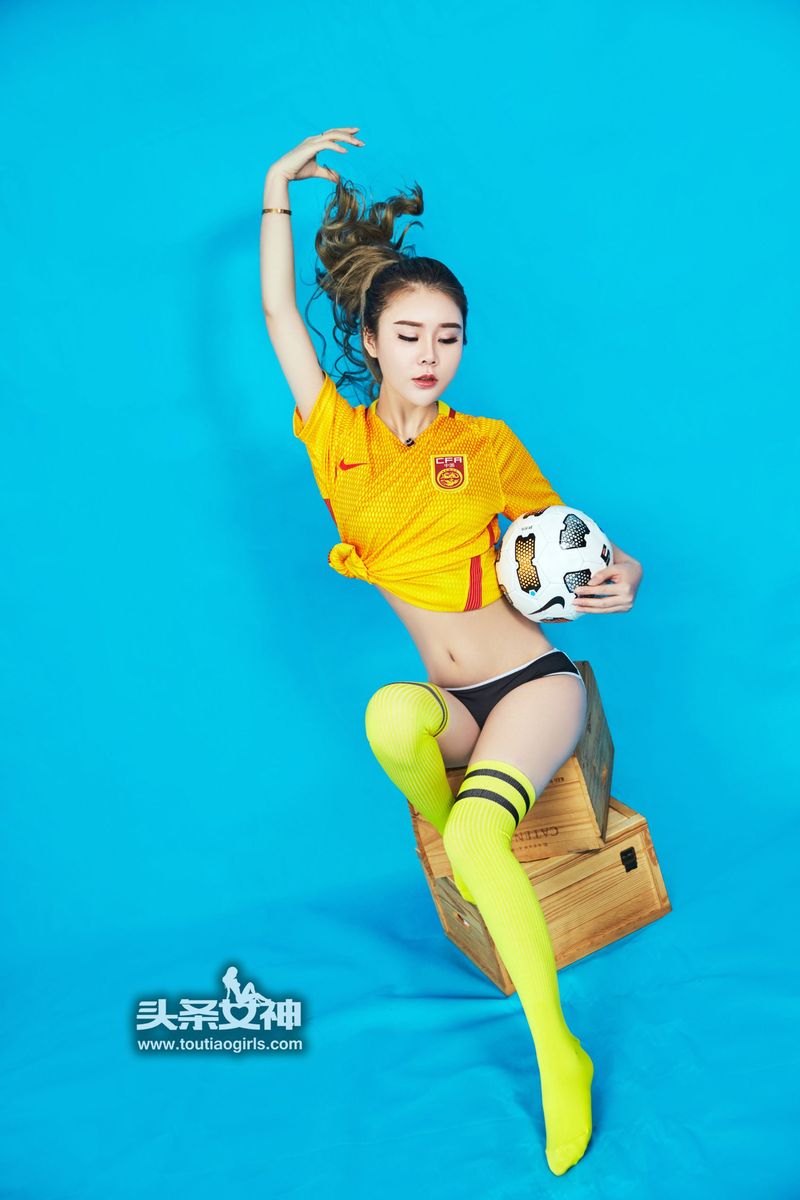 头条女神足球宝贝爱丽莎Lisa极品身材世界杯特辑大尺度写真-御萝部落