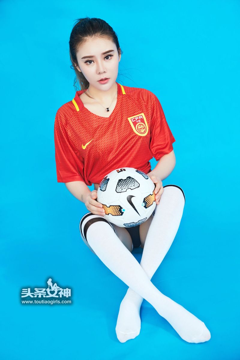 头条女神足球宝贝爱丽莎Lisa极品身材世界杯特辑大尺度写真-御萝部落