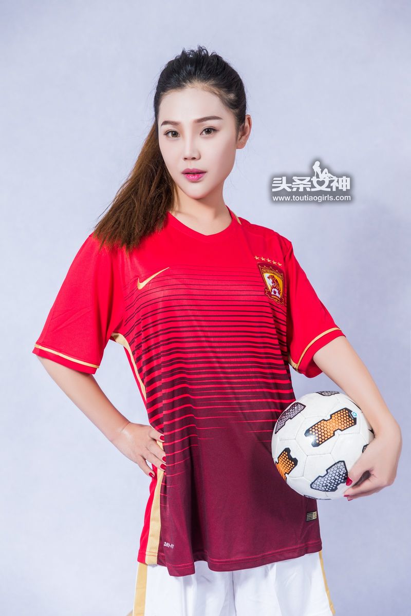 头条女神足球宝贝周予然情趣丁字裤极品身材大尺度美图-御萝部落