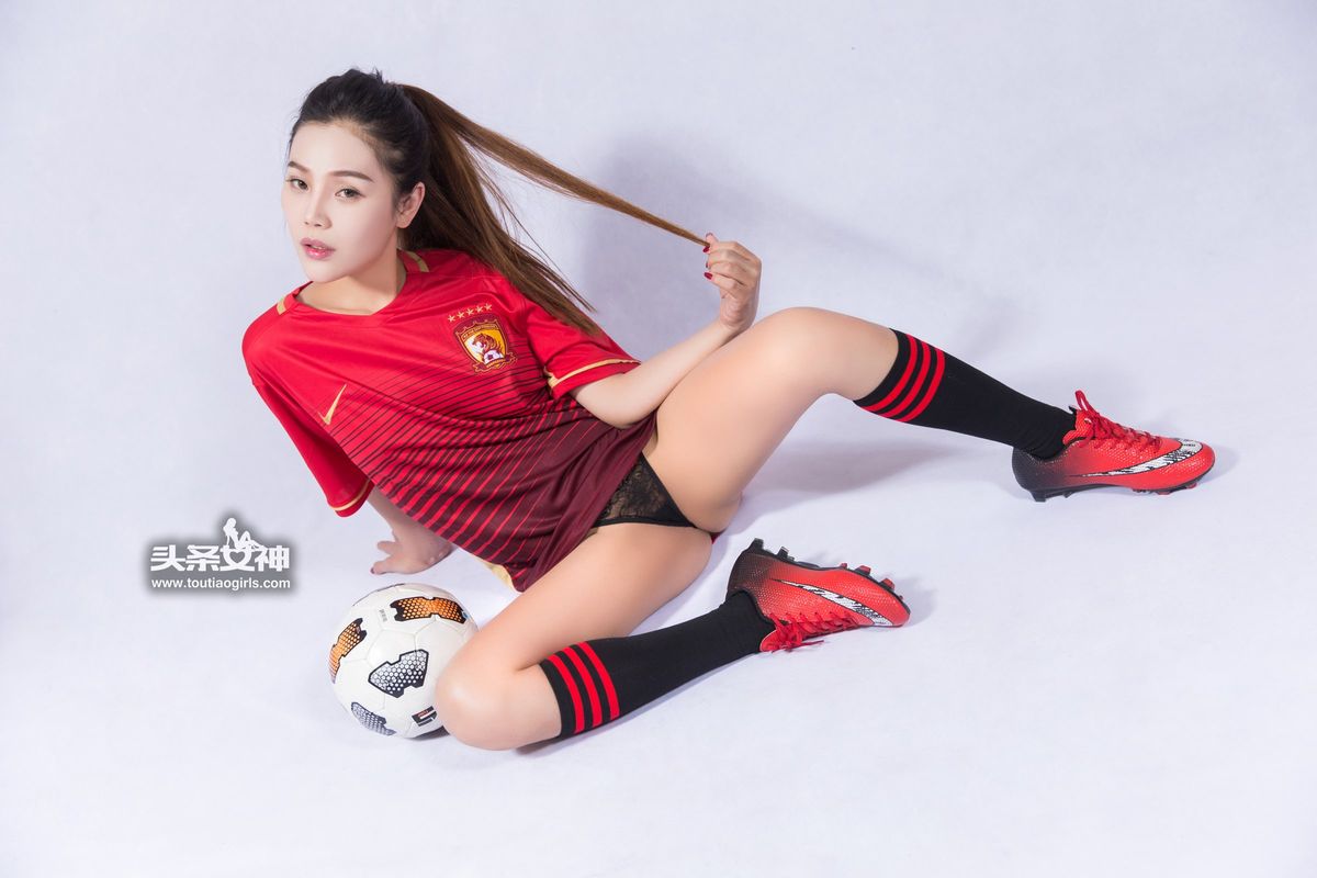 头条女神足球宝贝周予然情趣丁字裤极品身材大尺度美图-御萝部落
