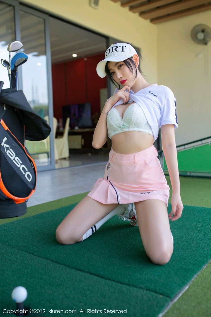 秀人网性感女神杨晨晨sugar修长美腿内衣诱惑高尔夫主题写真-御萝部落