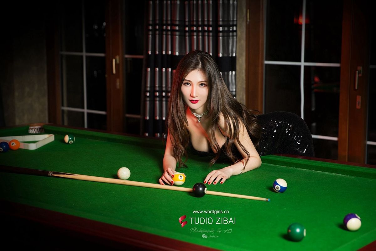 头条女神台球小天后Miss玄子修长美腿性感吊裙魅惑写真-御萝部落
