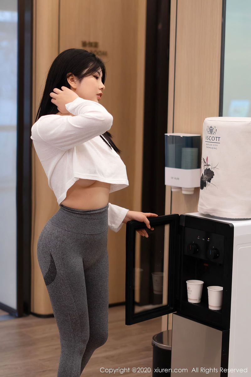 秀人网性感女神娜露Selena凹凸别致魔鬼身材健身房惹火写真-御萝部落
