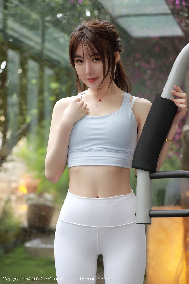 模范学院运动女神薛琪琪sandy健身房惹火身材系列大理旅拍-御萝部落