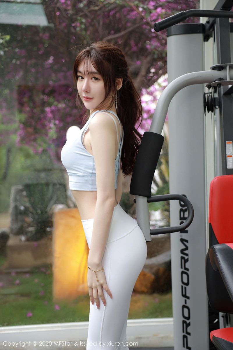 模范学院运动女神薛琪琪sandy健身房惹火身材系列大理旅拍-御萝部落
