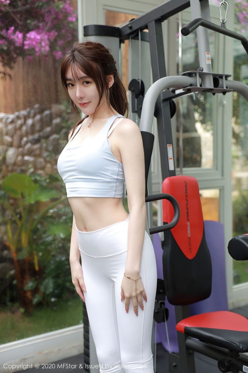 模范学院运动女神薛琪琪sandy健身房惹火身材系列大理旅拍-御萝部落