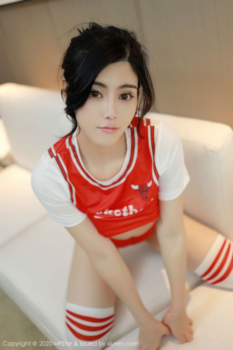 模范学院篮球宝贝白甜长筒袜NBA公牛队服饰真空性感写真-御萝部落
