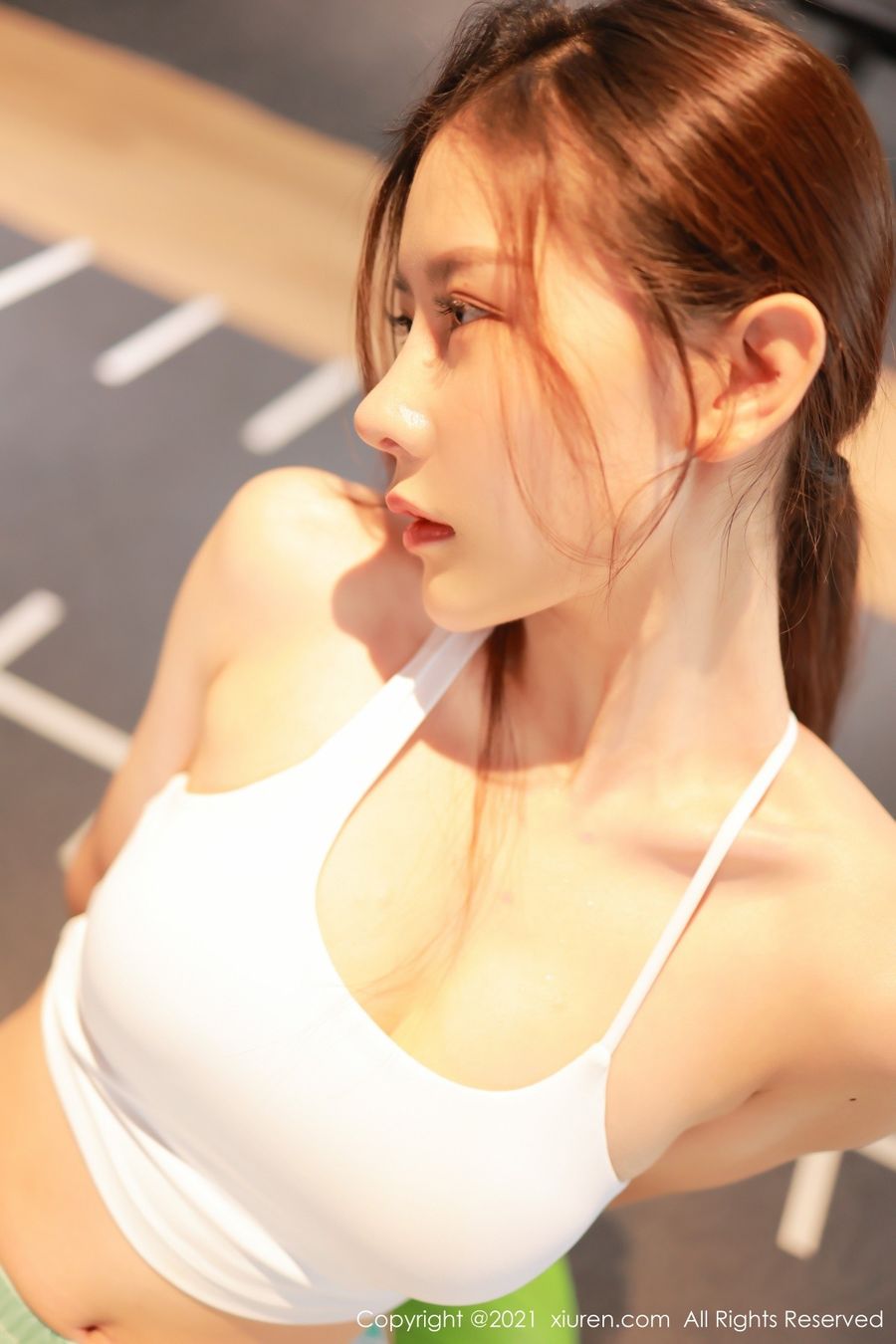 秀人网美女模特尹甜甜轻透运动内衣健身房场景性感写真-御萝部落