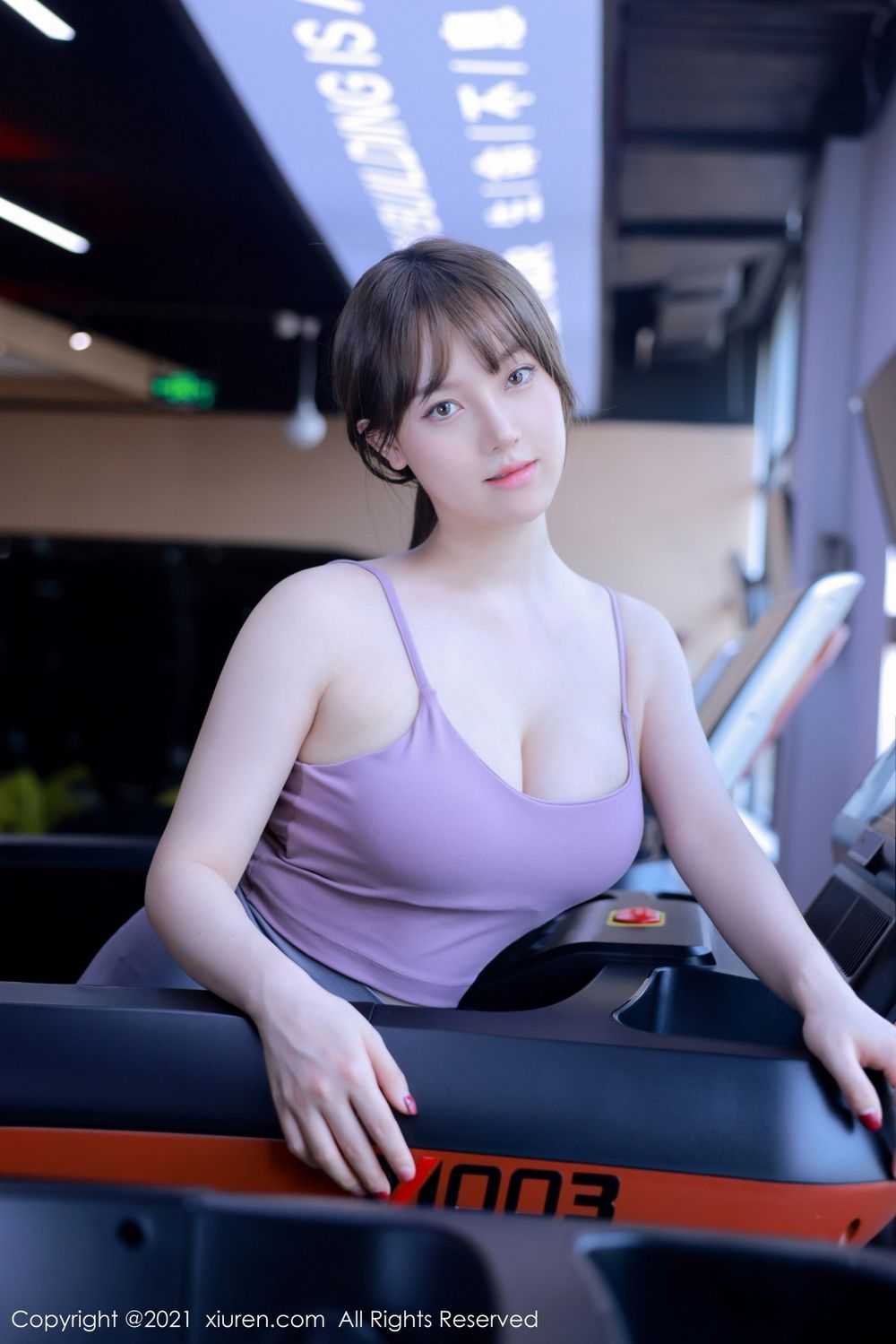 秀人网美女模特豆瓣酱紧身运动衣健身房丰满身材性感套图-御萝部落