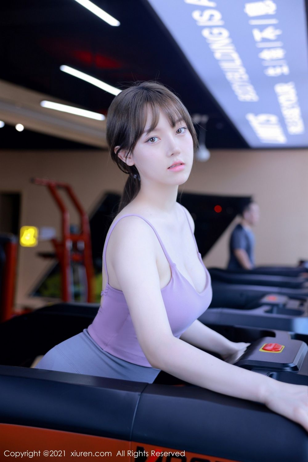秀人网美女模特豆瓣酱紧身运动衣健身房丰满身材性感套图-御萝部落