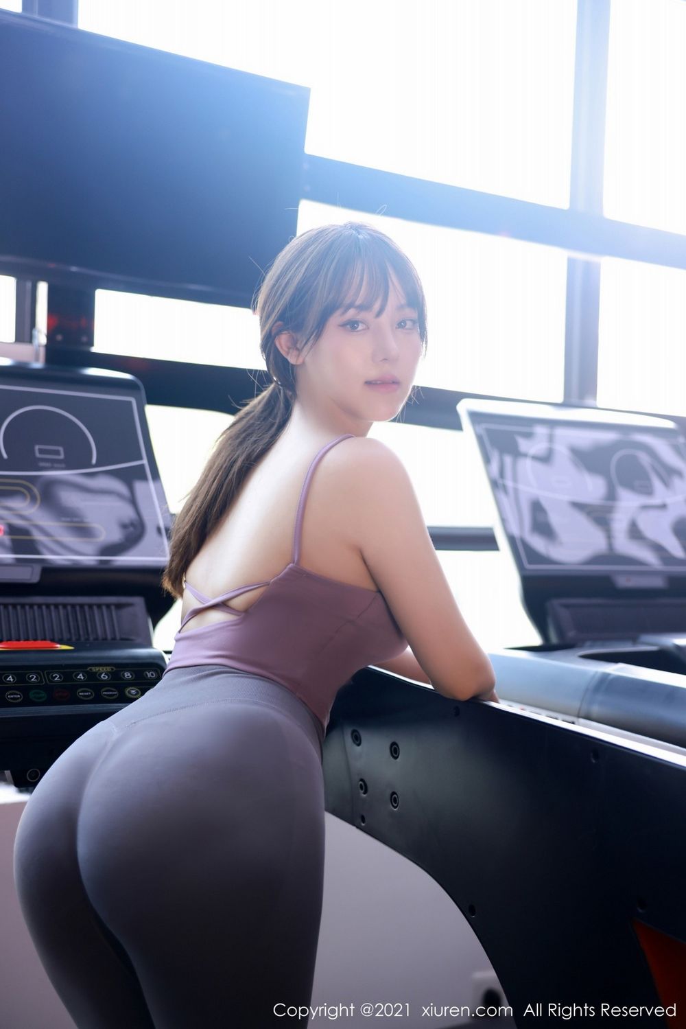 秀人网美女模特豆瓣酱紧身运动衣健身房丰满身材性感套图-御萝部落