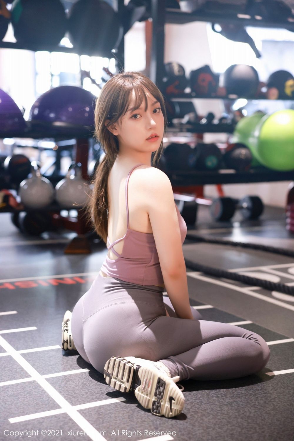 秀人网美女模特豆瓣酱紧身运动衣健身房丰满身材性感套图-御萝部落