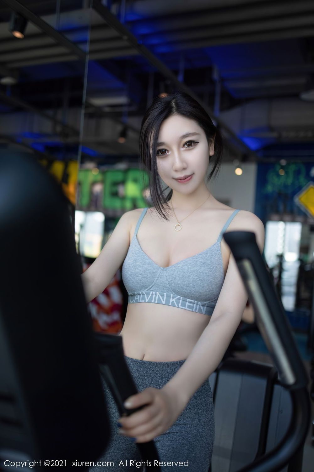秀人网美女模特伊思思健身房场景下紧身运动内衣系列写真-御萝部落