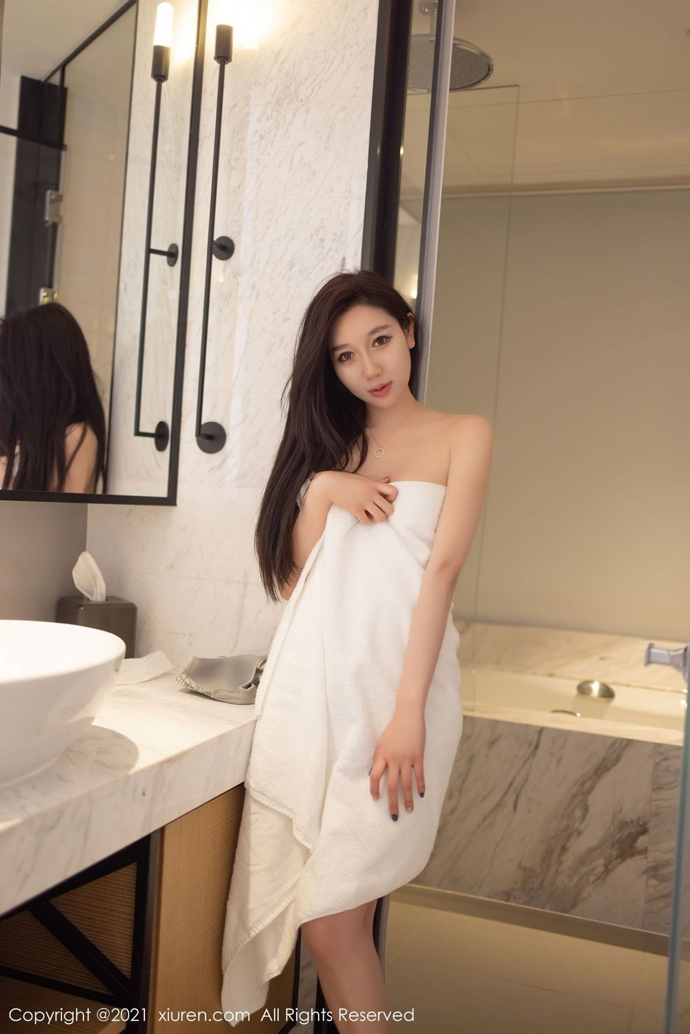 秀人网美女模特伊思思健身房场景下紧身运动内衣系列写真-御萝部落