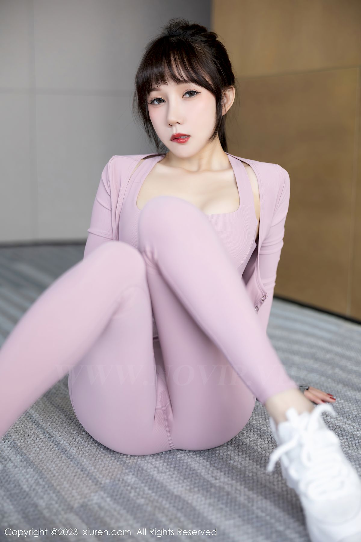秀人网美女模特波巧酱粉色运动服饰健身场所海南岛旅拍-御萝部落